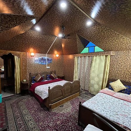 Young Shahzada Group Of Houseboats Сринагар Экстерьер фото