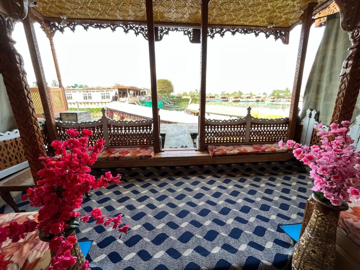 Young Shahzada Group Of Houseboats Сринагар Экстерьер фото