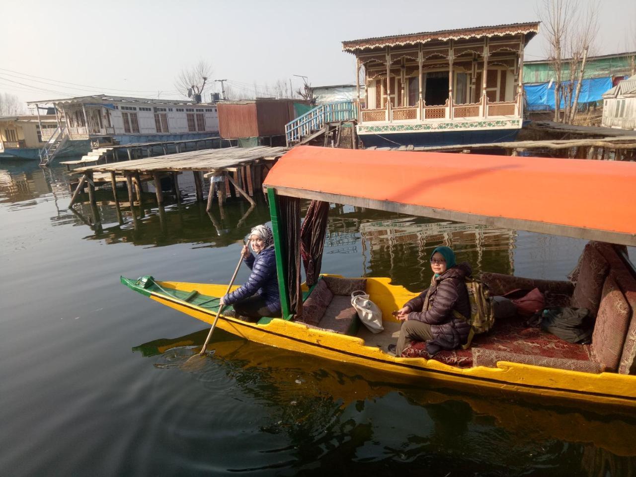 Young Shahzada Group Of Houseboats Сринагар Экстерьер фото